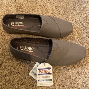 Bobs Skechers 8.5 grey memory foam NWT slip on loafers